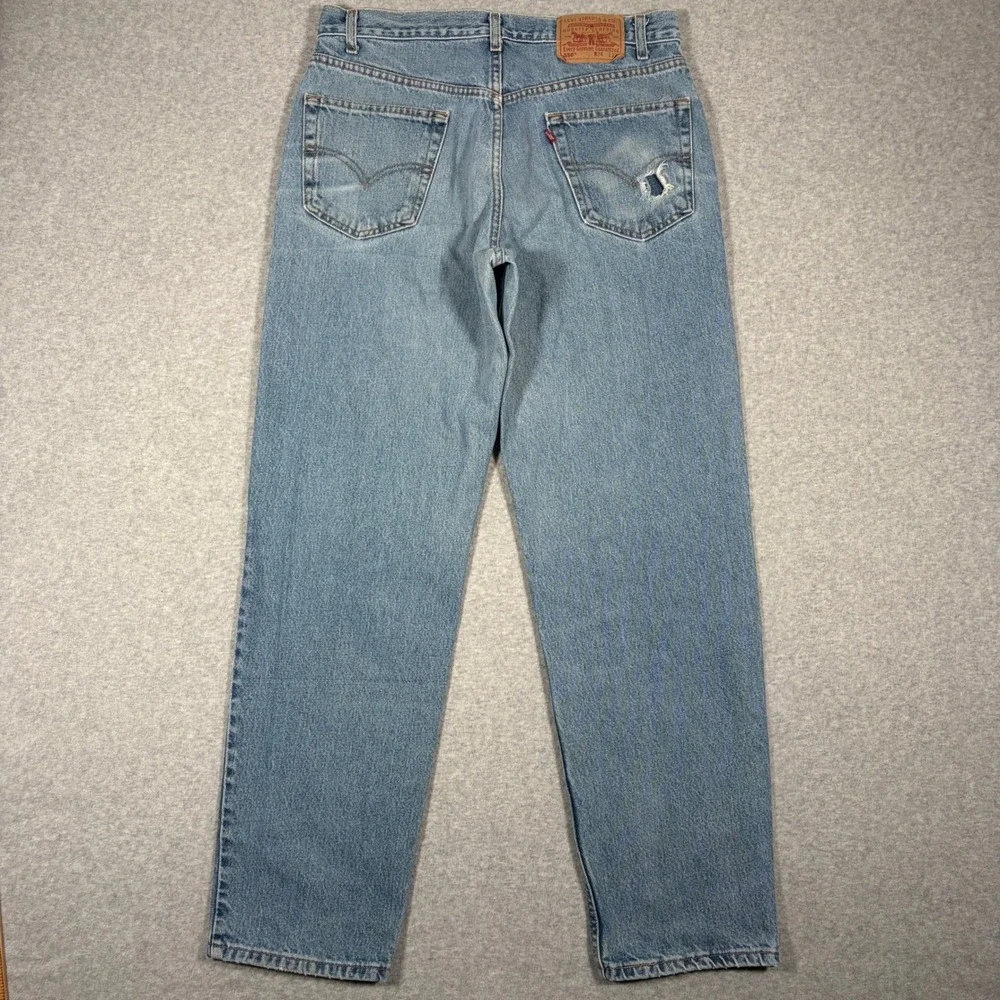 Vintage Levi's 550 Jeans Mens 34x32 Relaxed Fit Blue Light Wash Denim Distressed